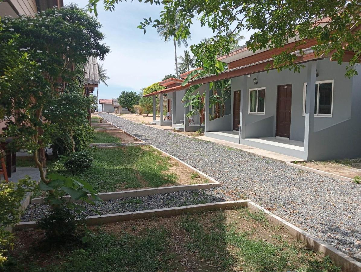 Scandinavian Beach Resort Ko Lanta エクステリア 写真