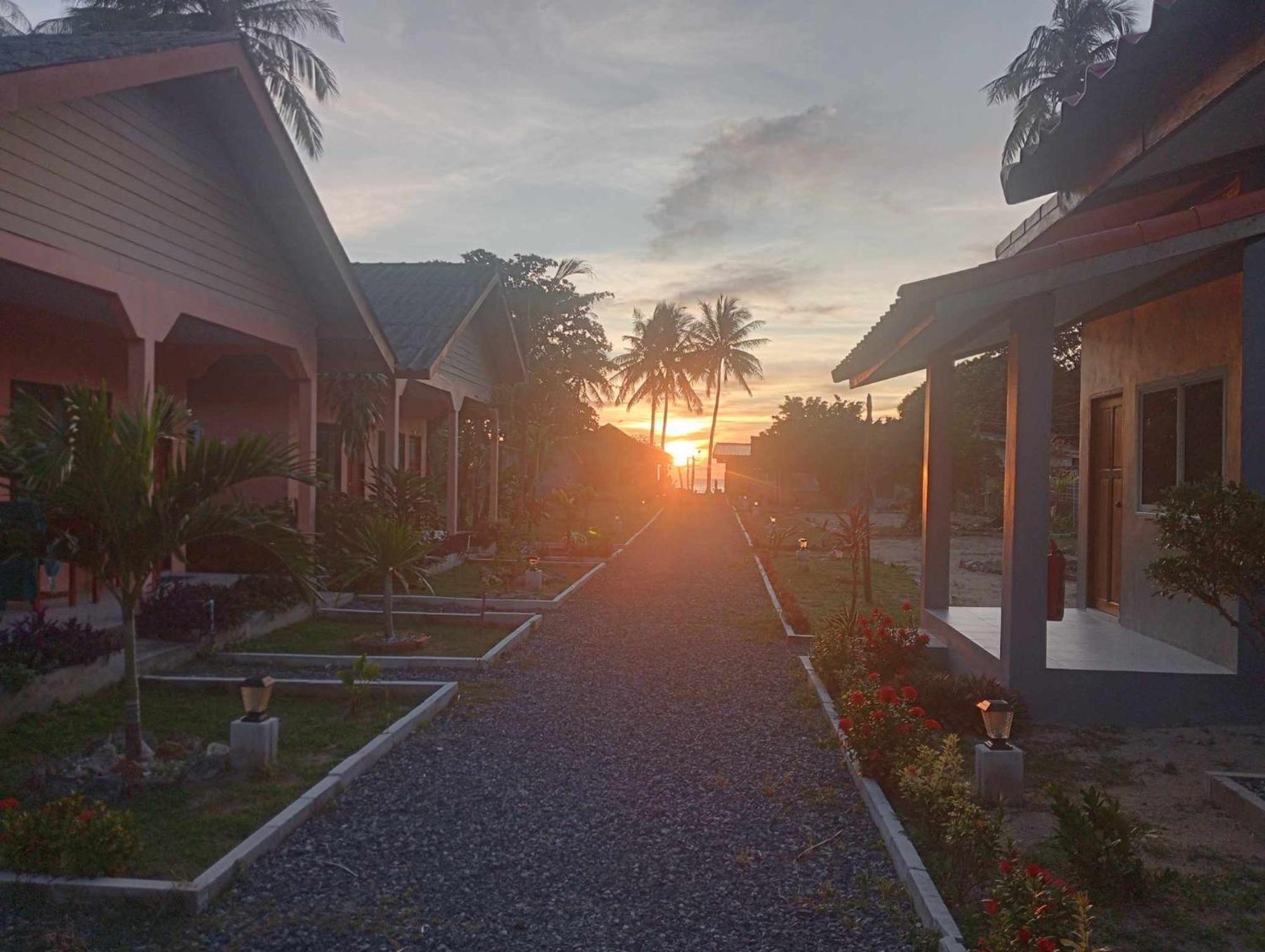 Scandinavian Beach Resort Ko Lanta エクステリア 写真